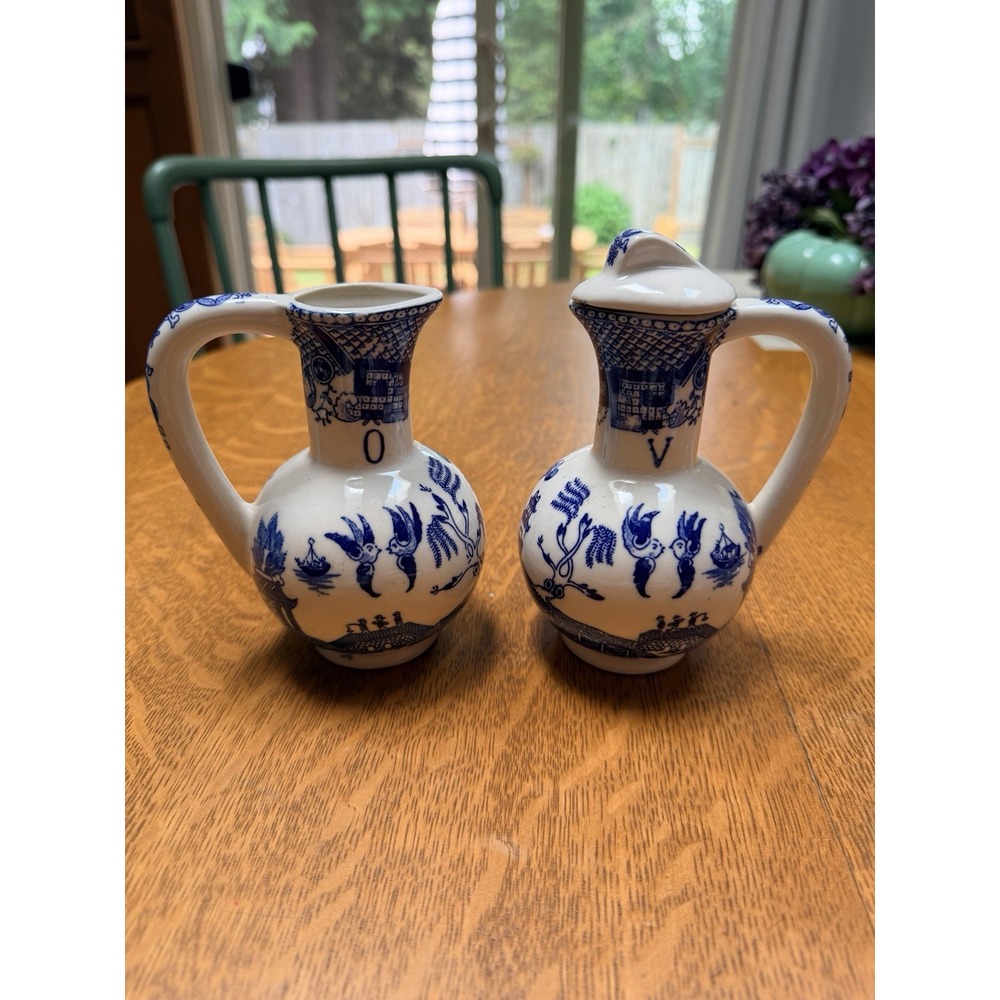 Vintage Blue Willow Unmarked Oil And Vinegar Cruet Bottles 5" Excellent
